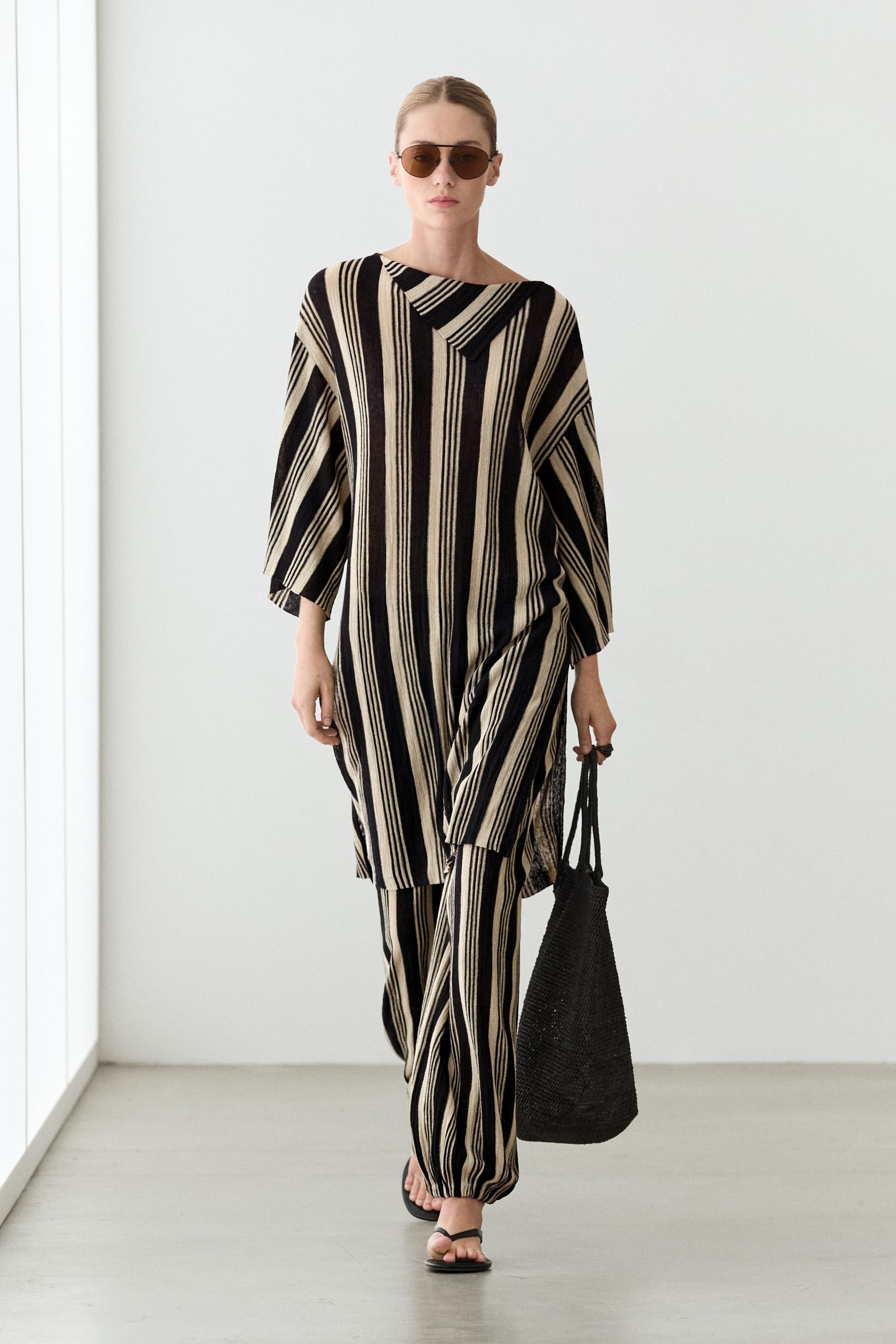 Pull en maille style tunique rayé